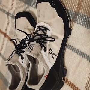 On Running Womens Black and White Athletic Shoes